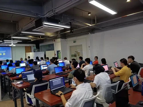 插上VR騰飛的翅膀 VR開發技術與應用培訓班開課啦！